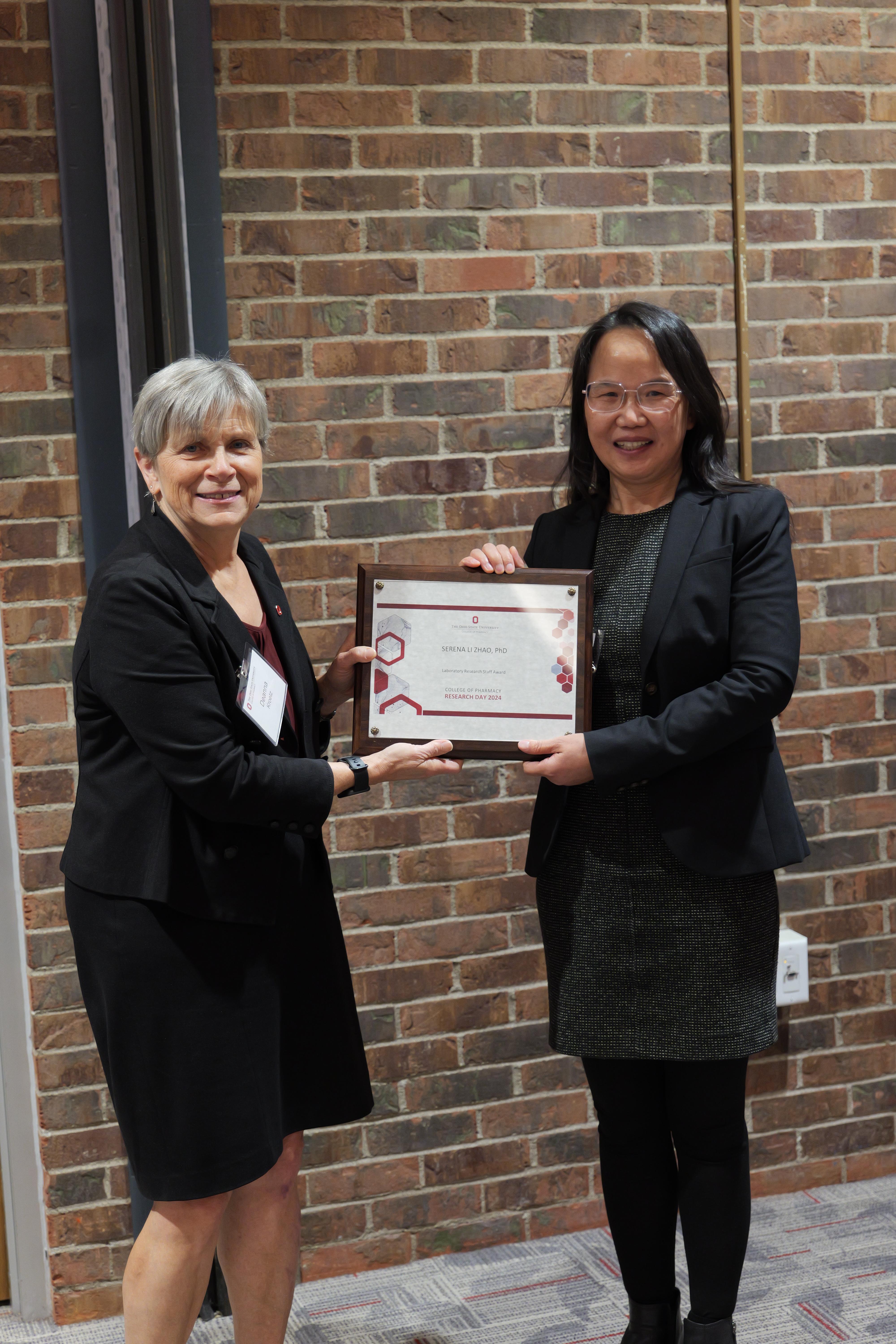 Serena Li Zhao receiving award