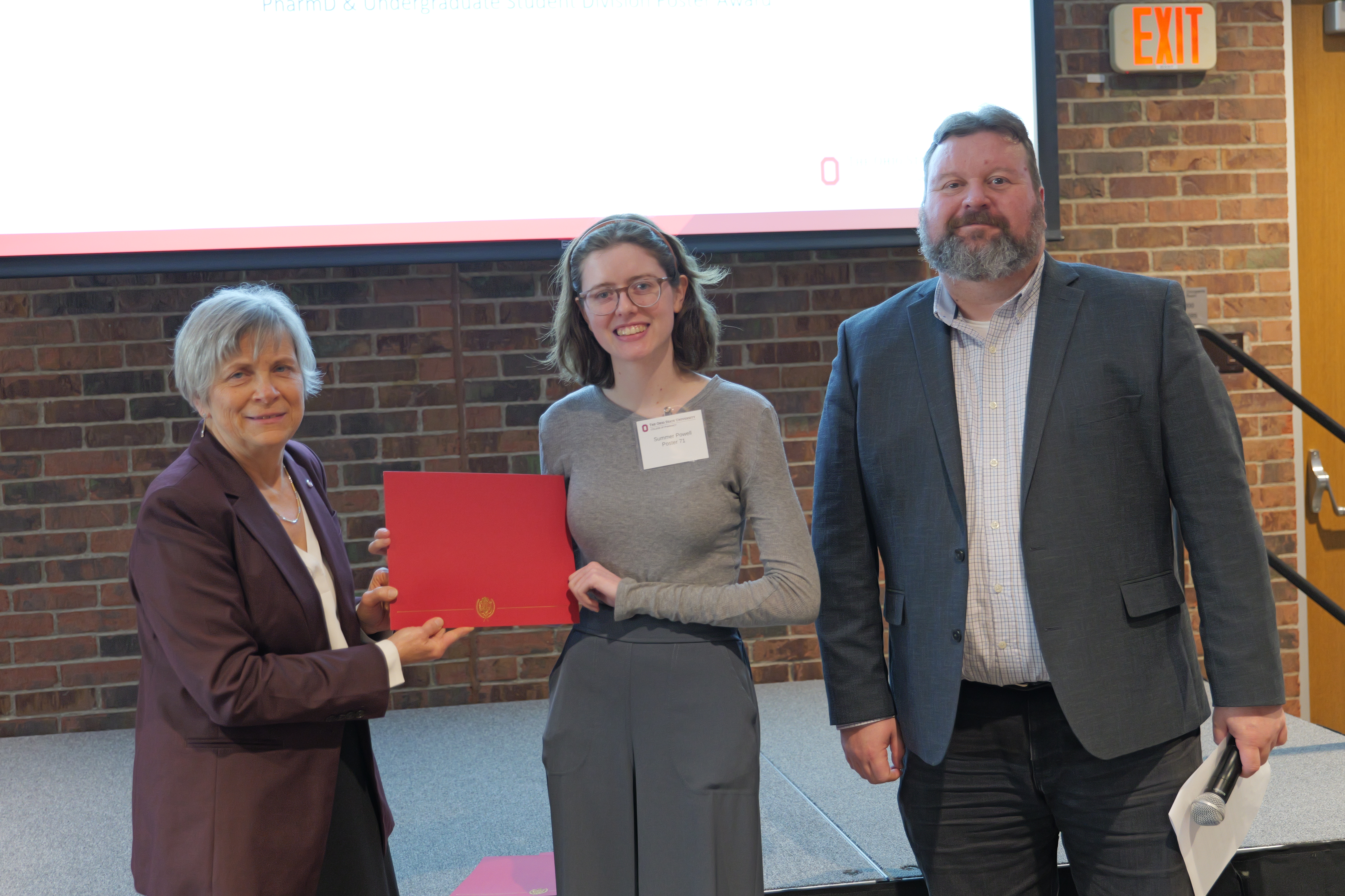 Summer Powell holding her certificate