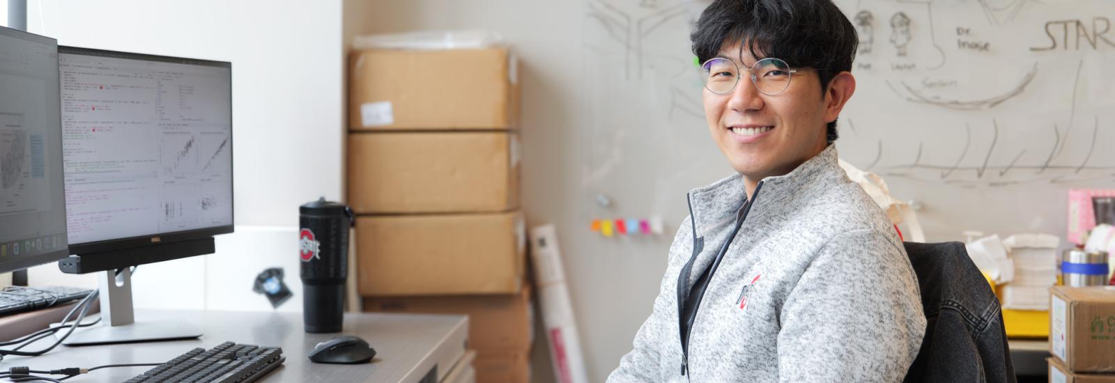 Jin Gyu Kim at his computer in the Phelps-Coss Lab