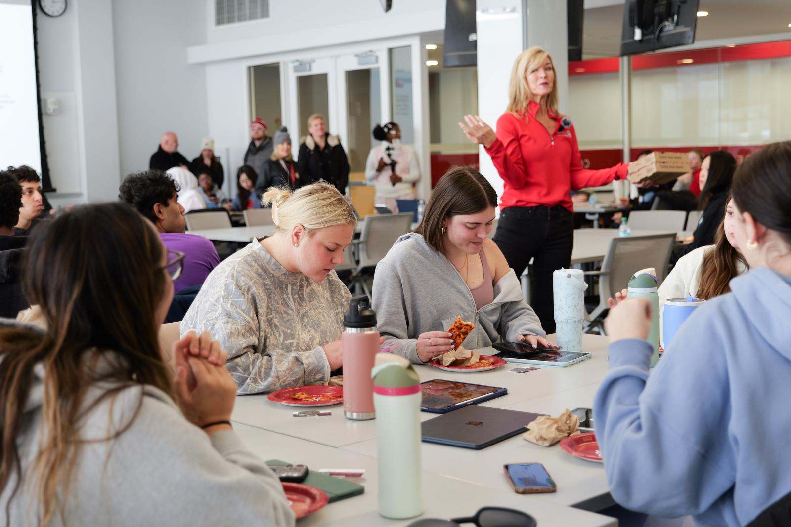 Students eating pizza