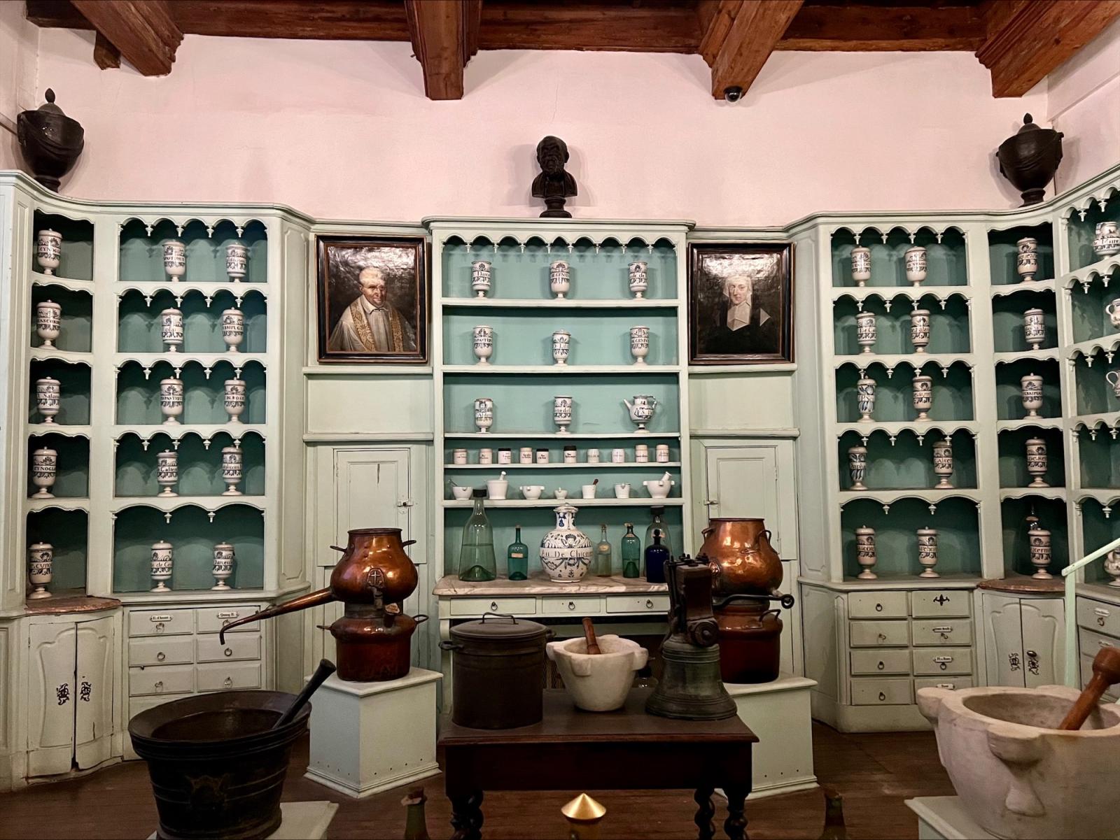 The interior of Pharmacie de la Miséricorde