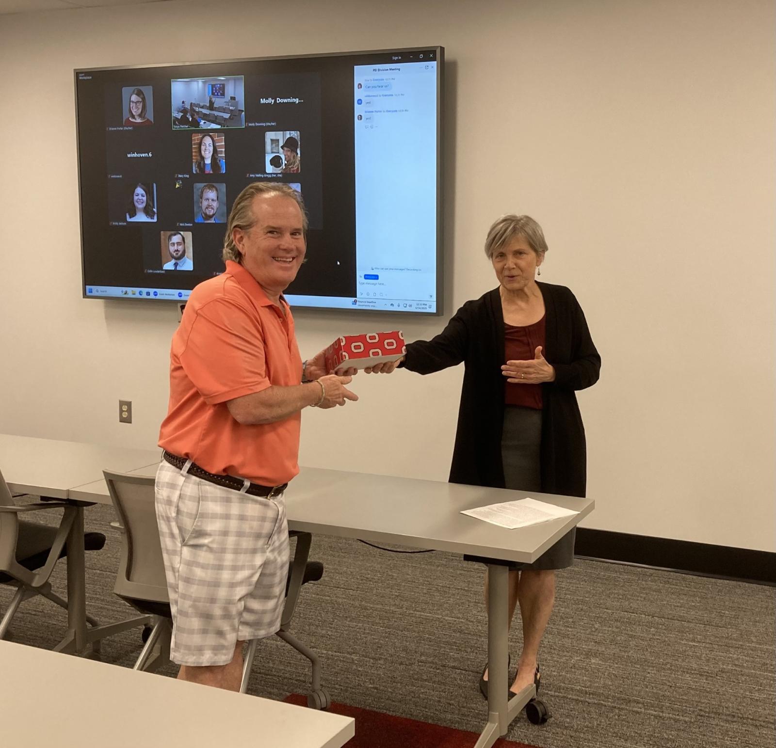 donnie sullivan accepting award from dean kroetz