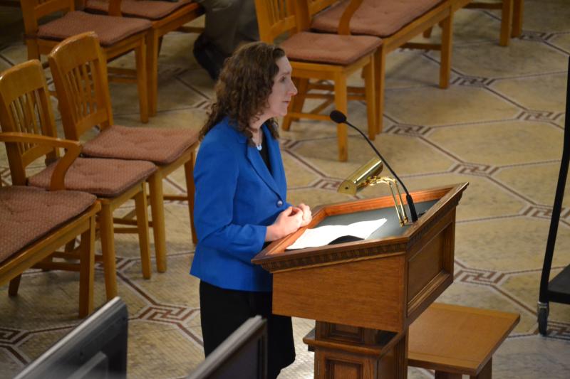 Jen Rodis testifying at statehouse